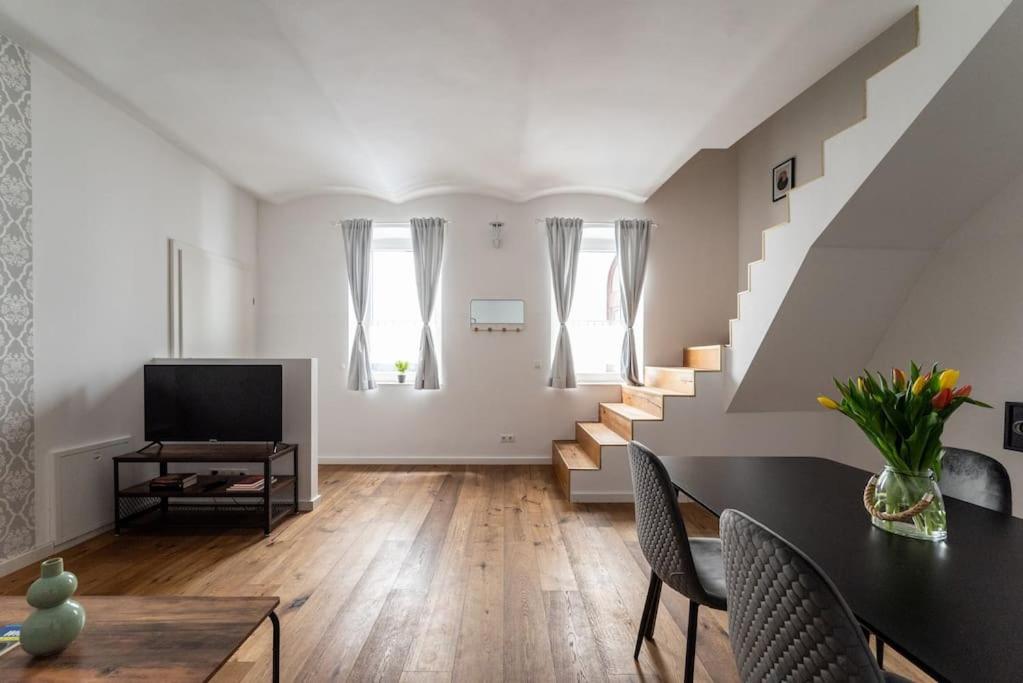 Neat 1Br Duplex By Metro And Center By Hm Lägenhet Wien Exteriör bild